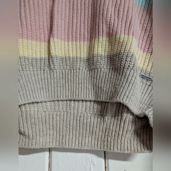 🩷 Hollister Pastel & Tan Striped V-Neck Sweater EUC - Picture 6 of 11